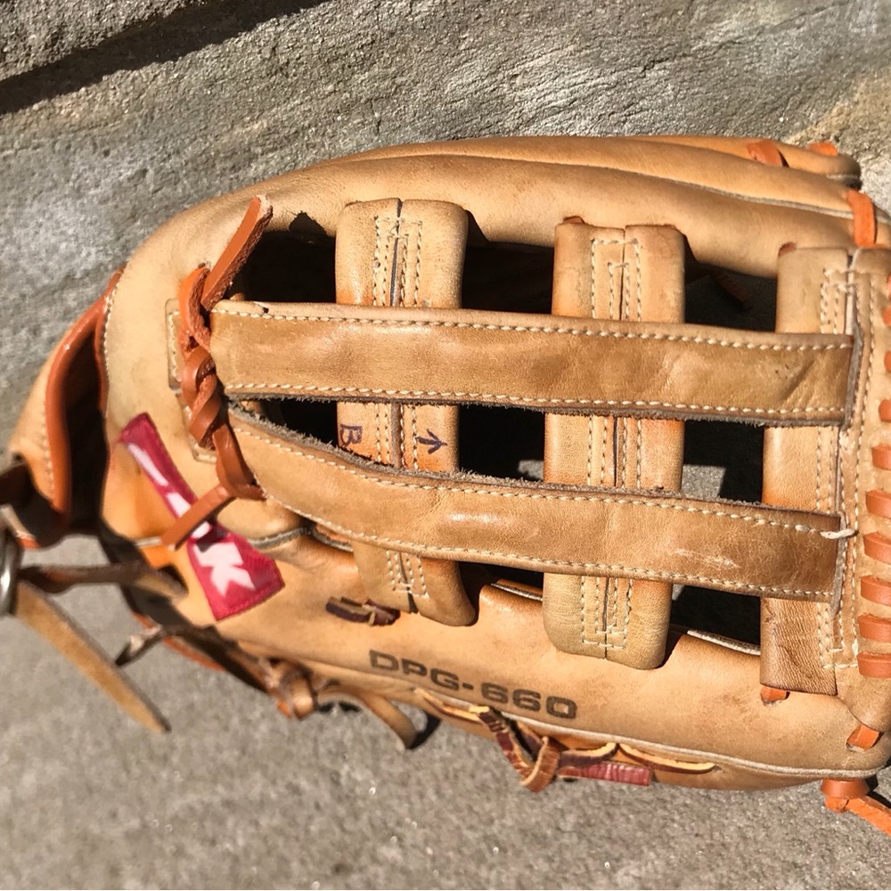 CLASSIC SSK, SOFTBALL GLOVE. CATCHING MACHINE R-throw. - Picture 5 of 16